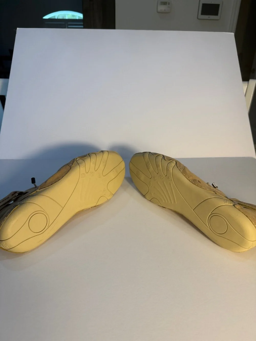 L Deck comfortable tan
